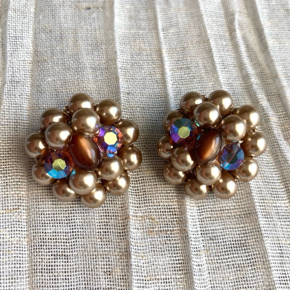 Vintage Mocha Faux Pearl Cluster Earrings AB Cats Eye Clip-Ons Filigree - Picture 1 of 4